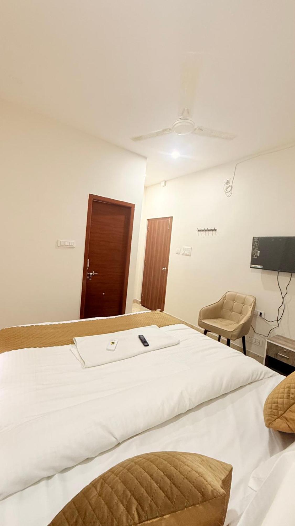 Vaaraahi Hotel *