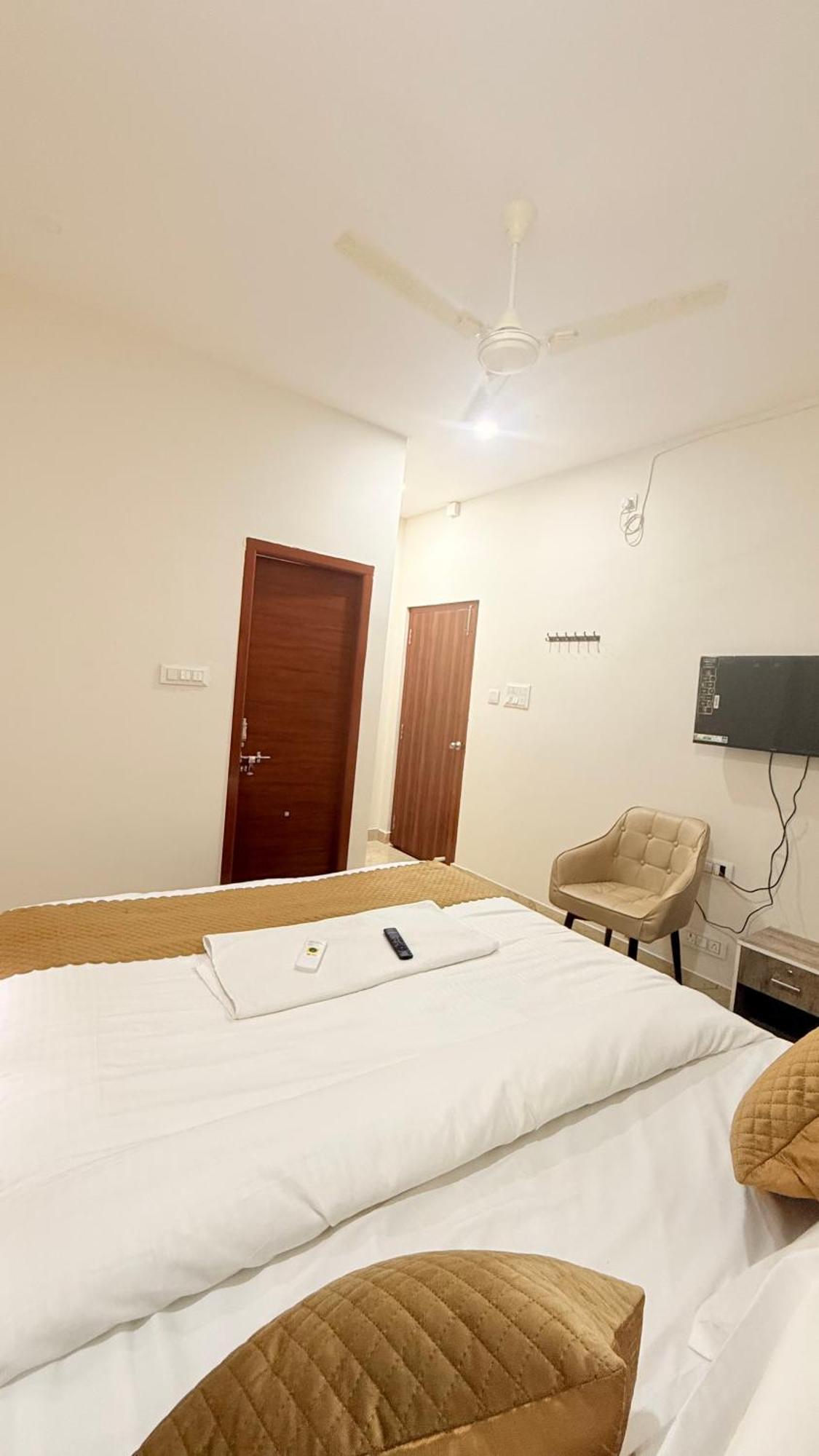 Vaaraahi Hotel *