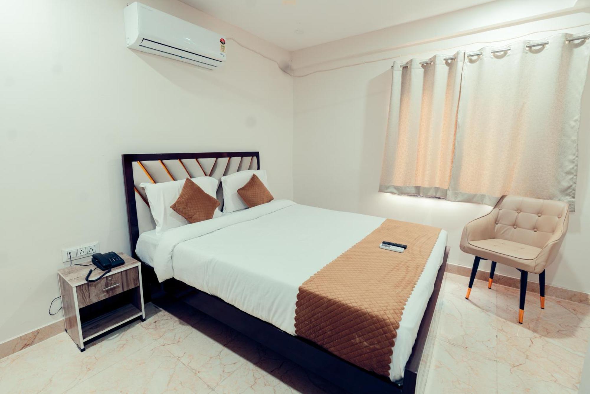 Vaaraahi Hotel *